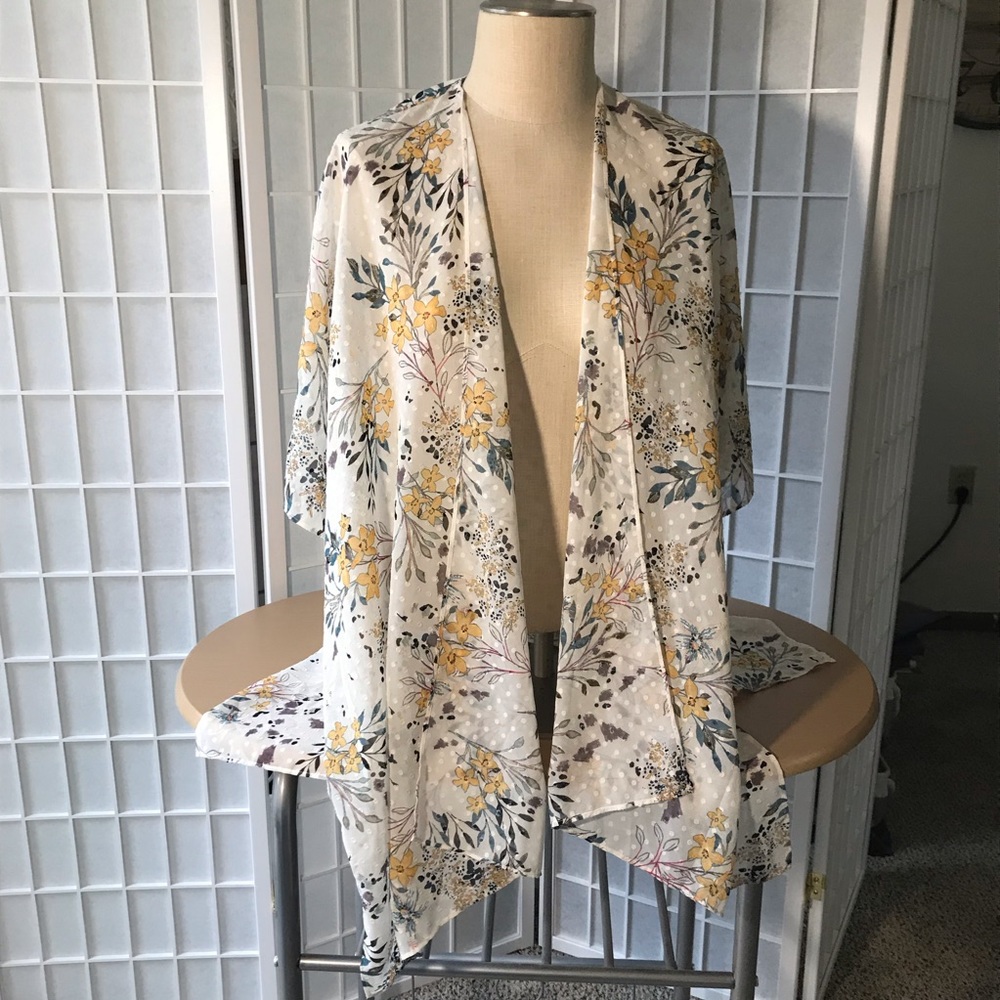 Maurices lightweight short sleeved kimono